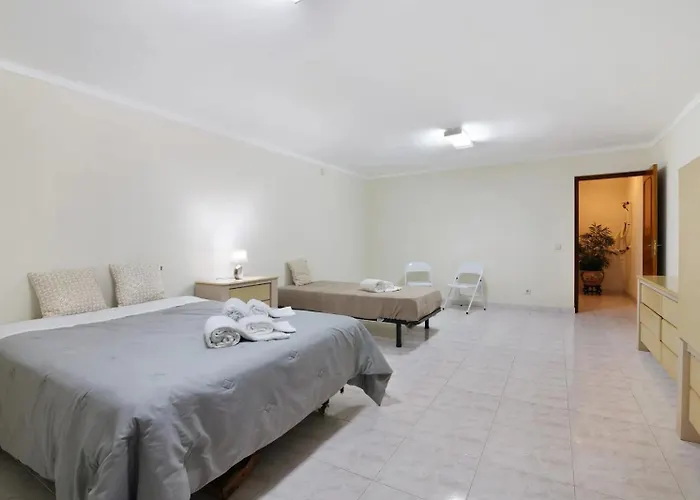 Casa Da Audiência Lote 32 * Monte Gordo